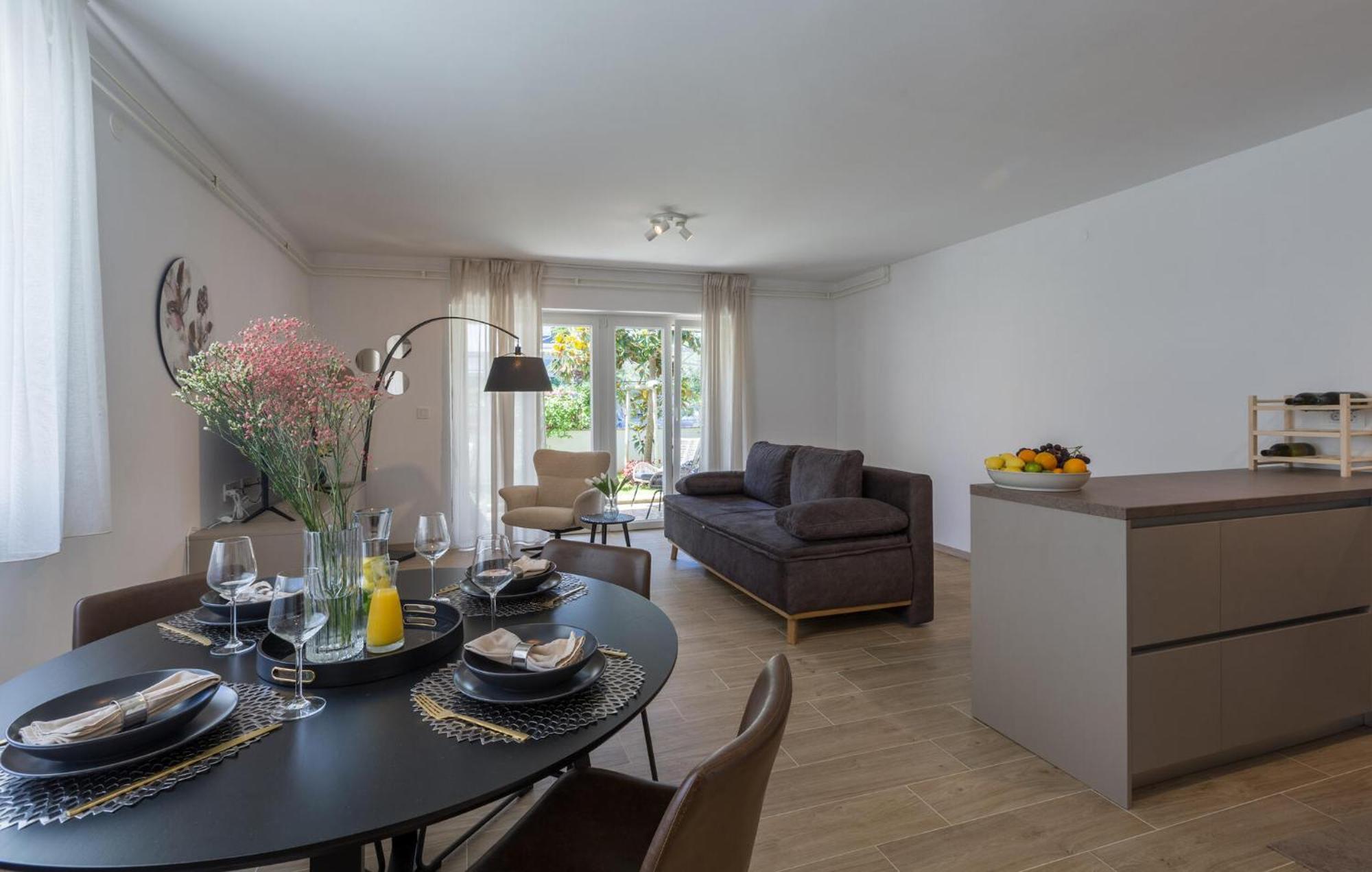 1 Bedroom Beautiful Apartment In Poreč Exterior foto