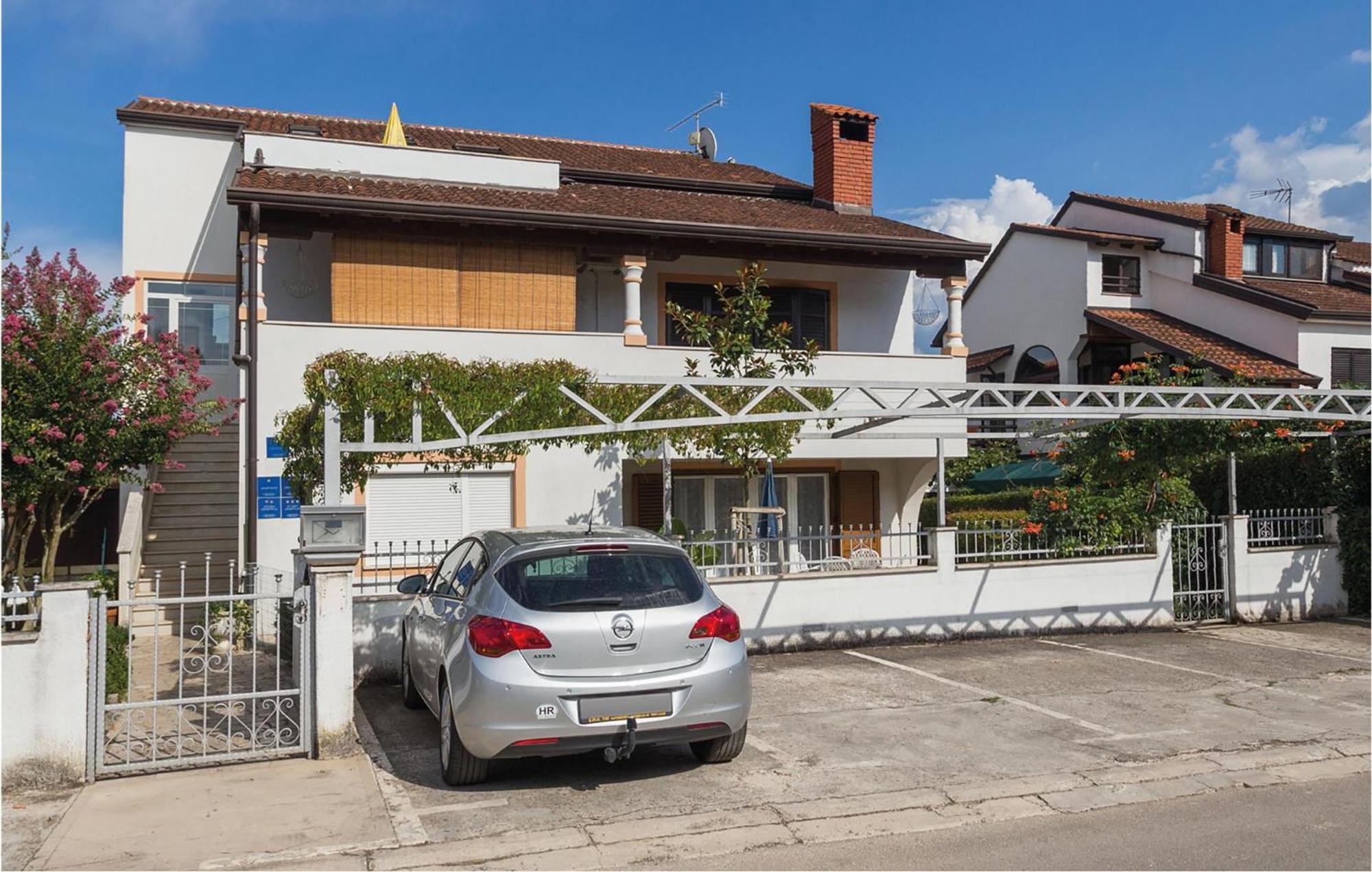 1 Bedroom Beautiful Apartment In Poreč Exterior foto